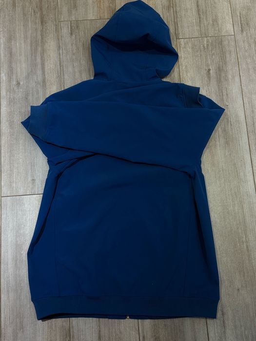 Lyve Scott яке L размер