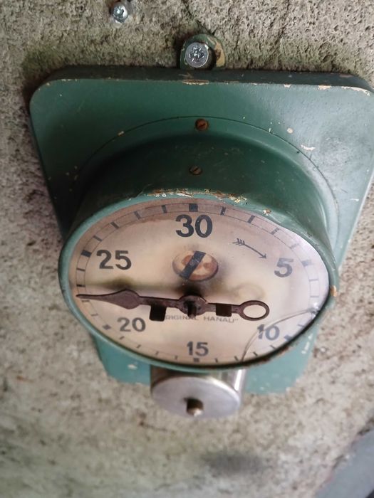 Античен стенен часовник-таймер HANAU Germany за слънчеви бани.