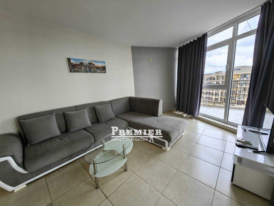 Тристаен апартамент в Ахелой, в комплекс на първа линия