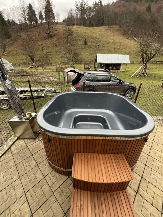 Ciubar Jacuzzi patrat