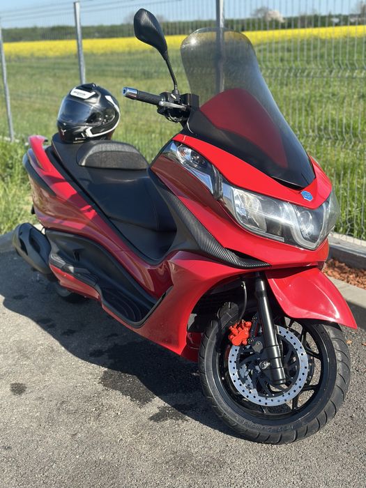 Scuter Piaggio x10 350 (MaxiScuter)