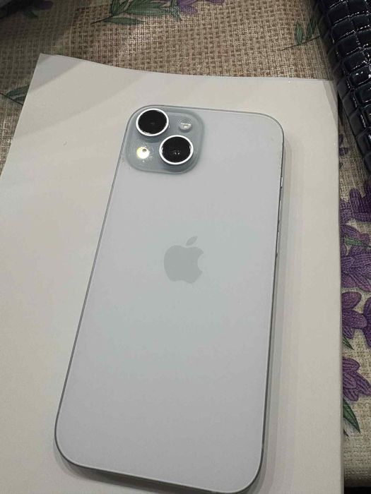 Продавам айфон 15 128гб може да го дам с кутия,  кабел!