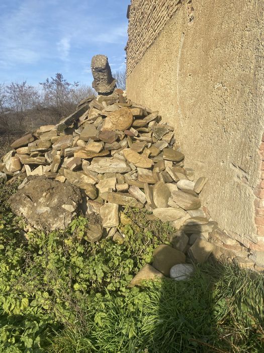 Vând piatră rustică pentru zidit sau pavat!