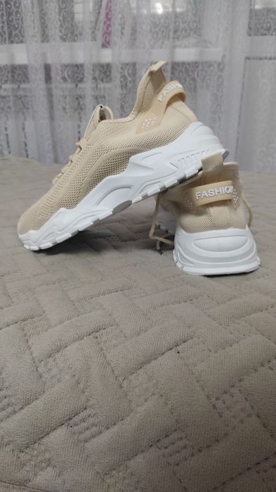 Продам кроссовки