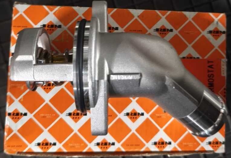 Audi A4 A6 A8 3.0 бензин 725055 NRF термостат с корпус ЧИСТО НОВ