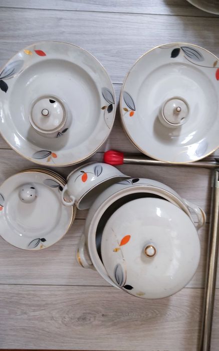 Столовый сервиз .