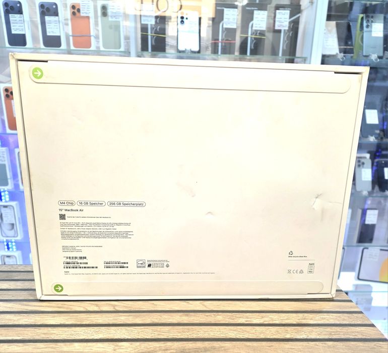 MacBook Air M4 15-inch 256GB. 8GB. SIGILAT !! Silver