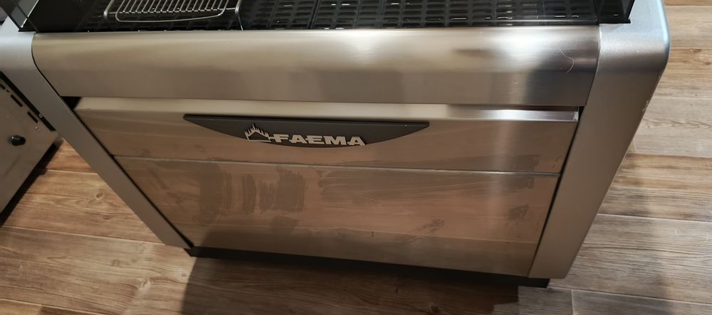 Профессиональная Кофемашина Faema