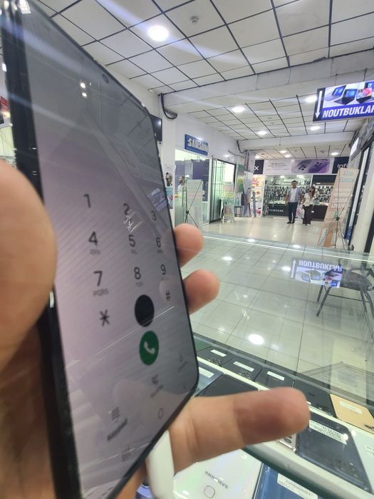 SAMSUNG S22 8/256