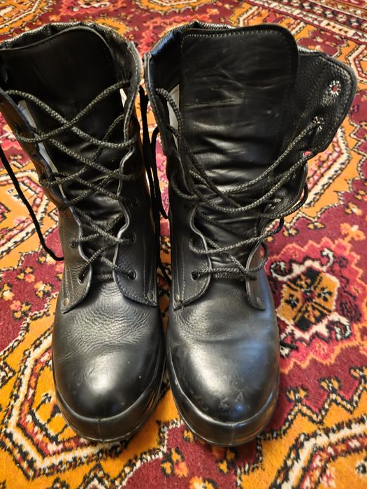 Унверсал спец обувь прадаётся