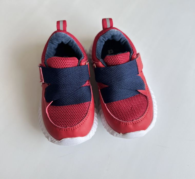 Кроссовки 23р