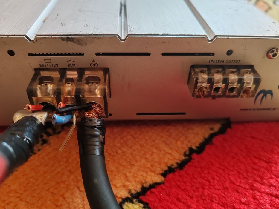 Vind/Schimb Amplificator auto Hifonics XX Chaos