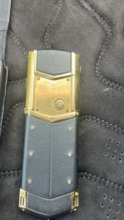 Телефон Vertu Signature