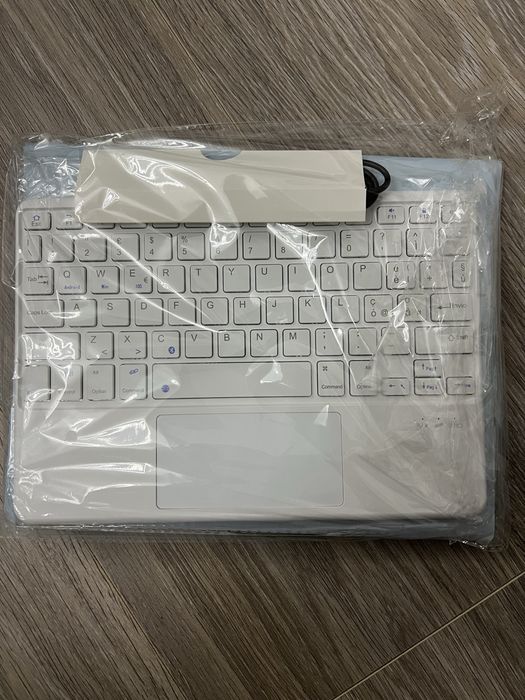 Husa cu tastatura Bluetooth