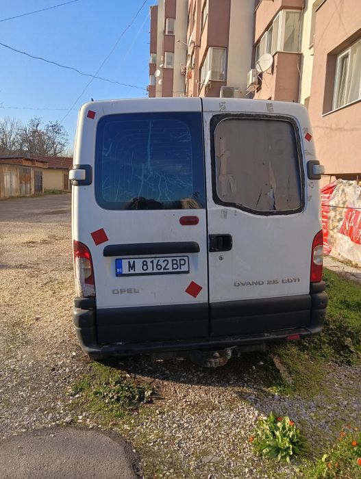 Продавам Опел Мовано