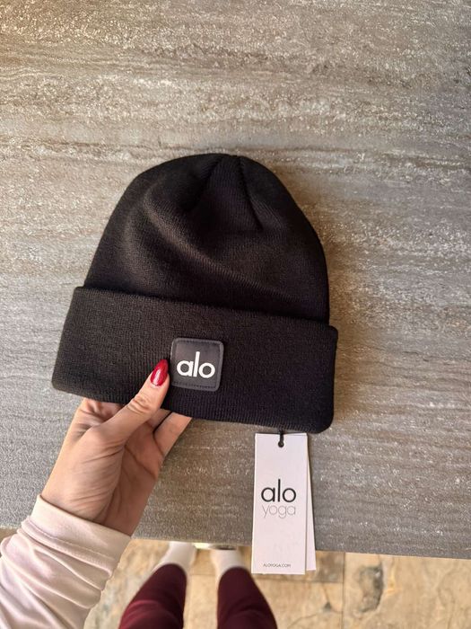 Зимна Шапка - Alo yoga