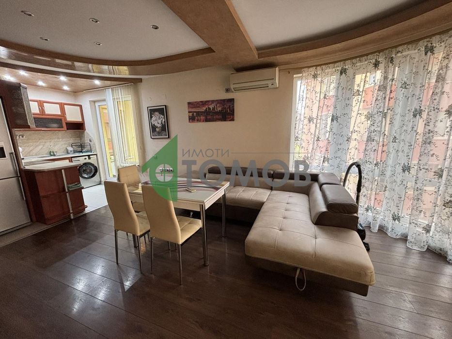 Прекрасно обзаведен тристаен апартамент в кв. Билла 1