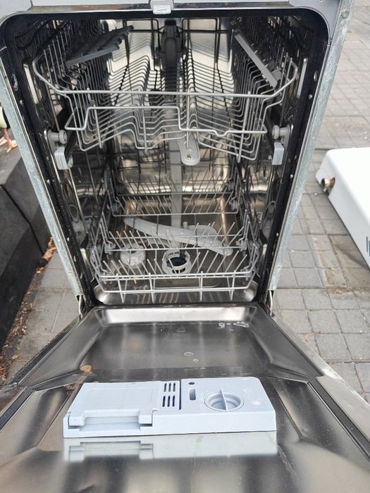 Продам посудомойку Indesit на запчасти