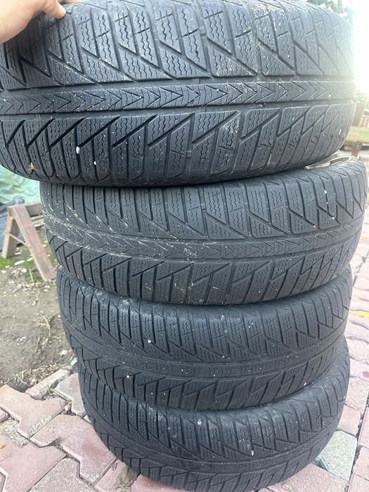Anvelope iarna 235/65r17