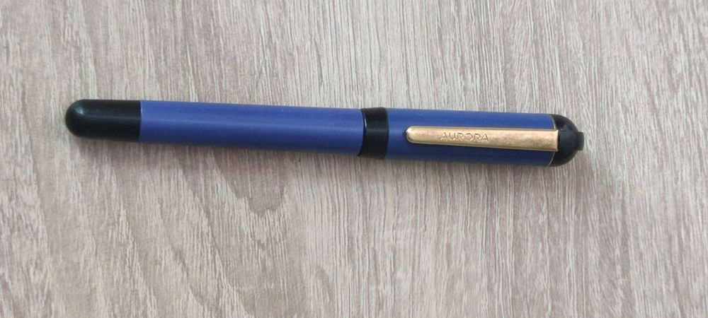 Stilou Aurora penita M cu elemente aurite