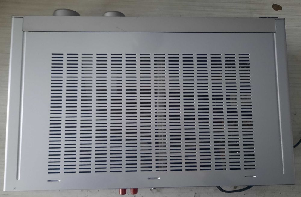 Продавам усилвател Sony TA-FE 520r