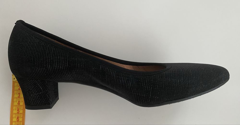 Pantofi noi, 37, comozi si eleganti (lurex la exterior), brand Mascaro