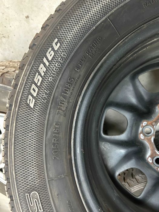 ГУМИ и ДЖАНТА за Toyota Hilux  205/16R 16ки.