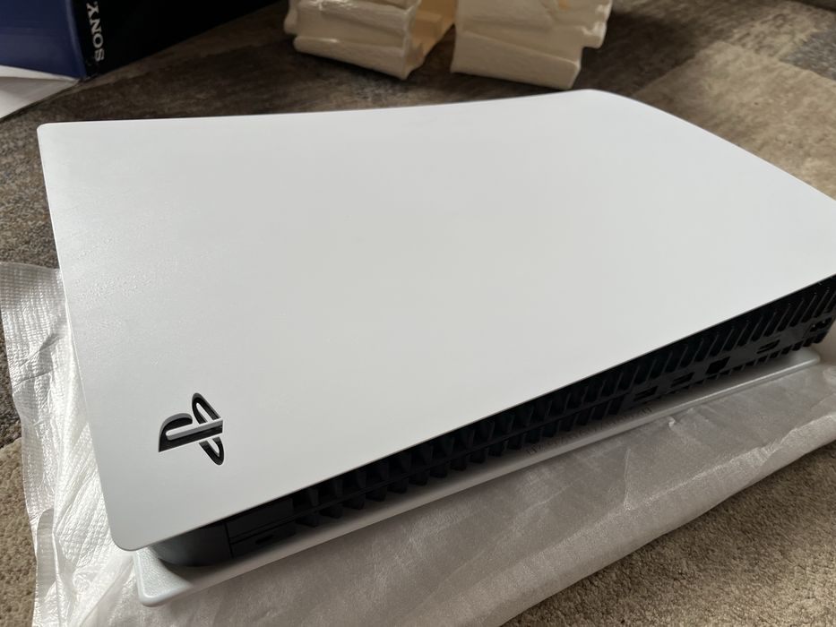 Продам PS 5 новый с двумя жестиками