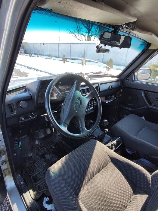 Продам Нива 2131 серебристый