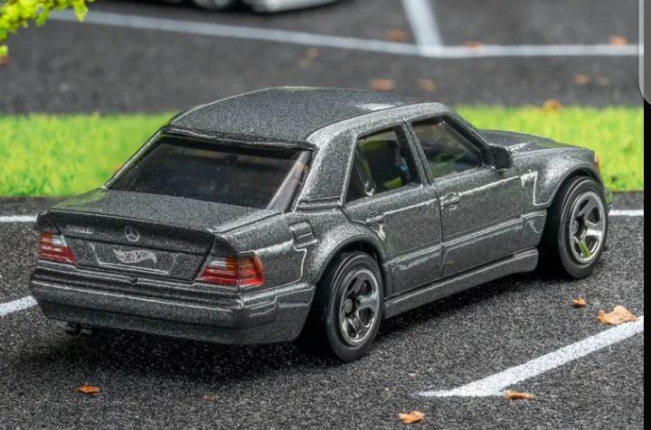 Моделька Mercedes Benz 500E Hot Wheels