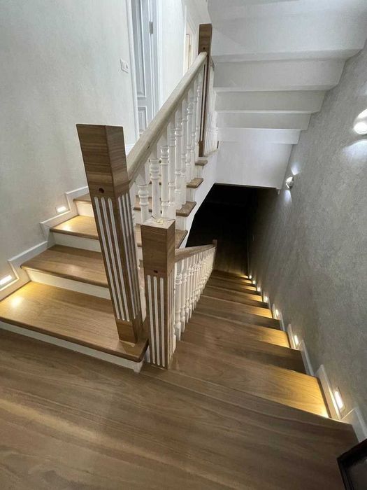 Деревянные лестницы на заказ установка покраска реставрация лестниц