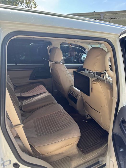 Toyota Land Cruiser 200
