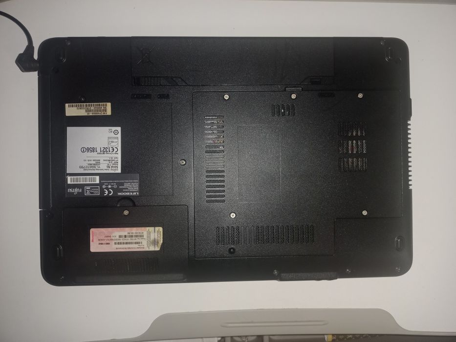 Ноутбук Fujitsu LifeBook AH530
