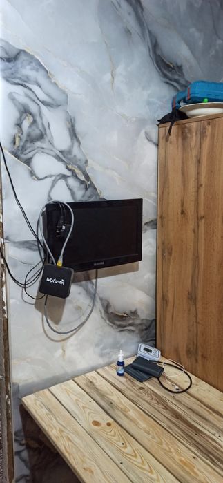 Телевизор Самсунг,не большой.