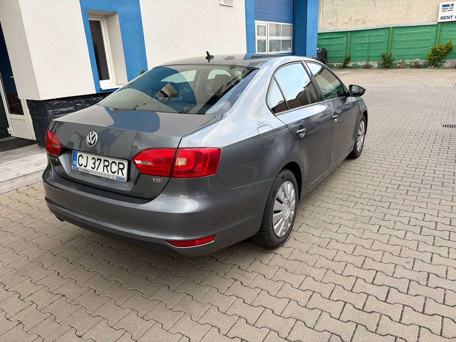 vand VW JETTA ,an fabricatie 2014 ,euro 5 ,200000 km, pret 5200 euro tva inclus