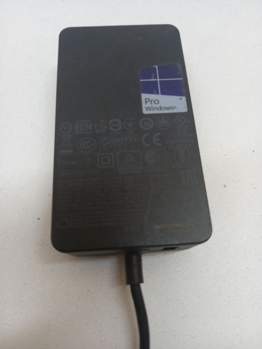 Încărcător tabletă Microsoft sourface