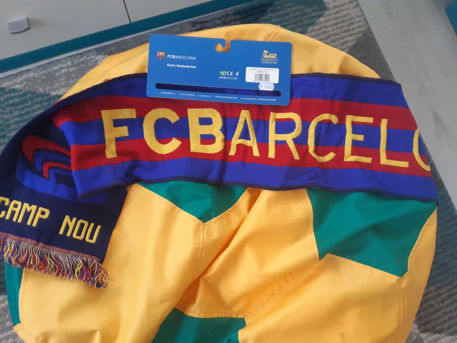 Продавам футболни шалове на 4 отбора