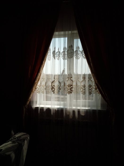 Штор золотистый .