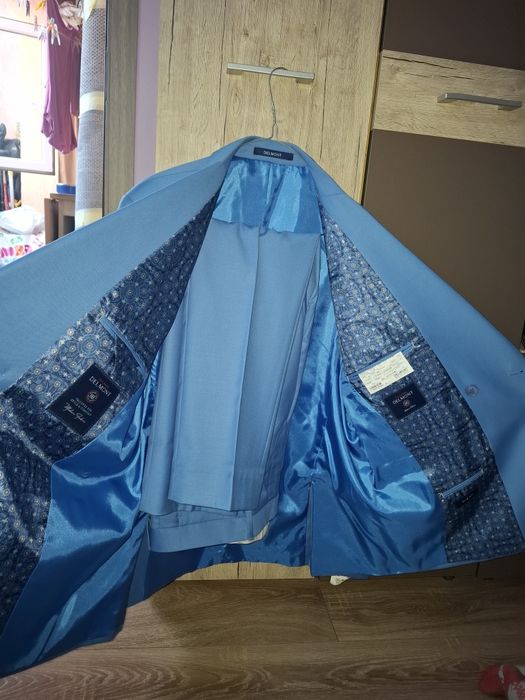 Costume de vânzare!!