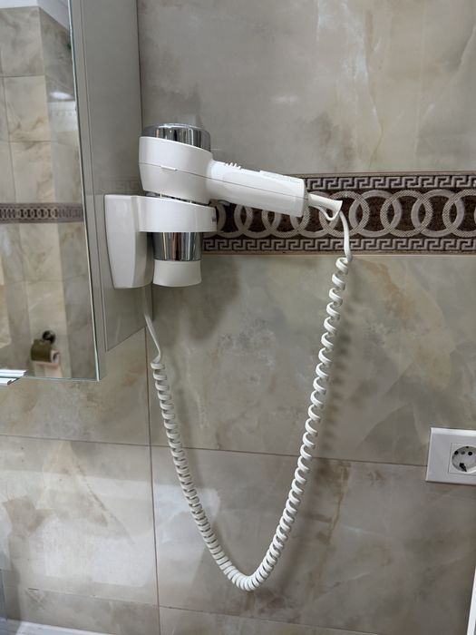 Vand cada , dulap cu oglinda , calorifer baie , geam termopan, feon,usa baie
