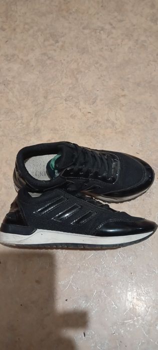 Кроссовки женские