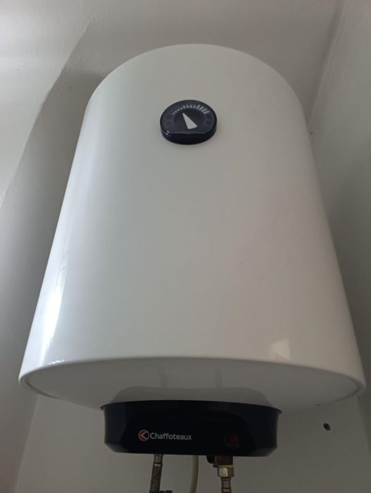 Boiler electric Chaffoteaux CHX R EVO 50 EU – 50L, 1200W

Vând boiler