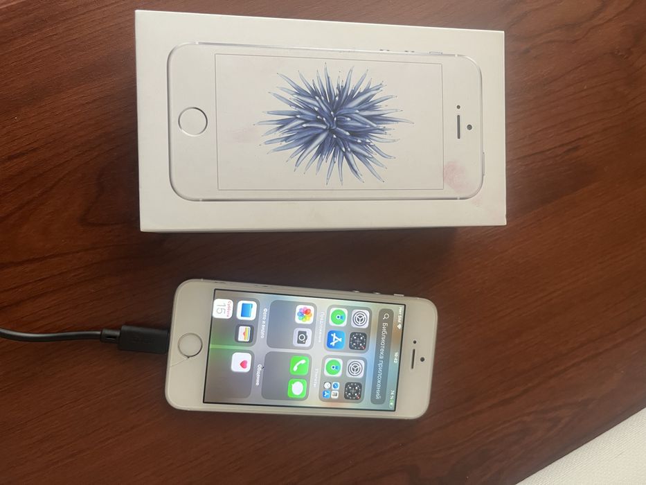 Iphone se 2016. Серебро
