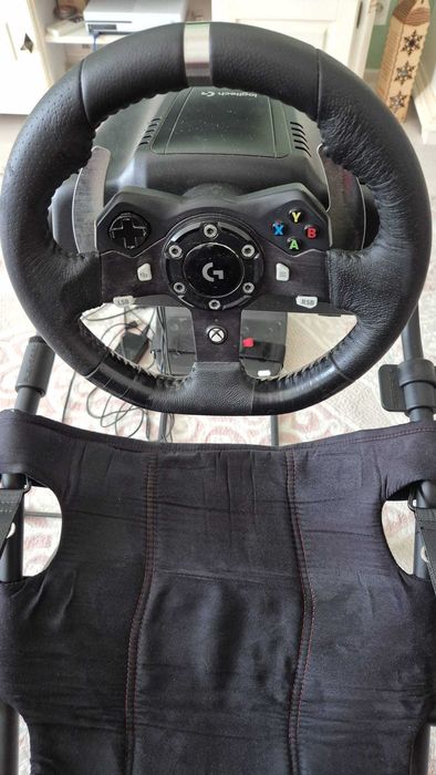 Vand scaun gaming cu volan si pedale