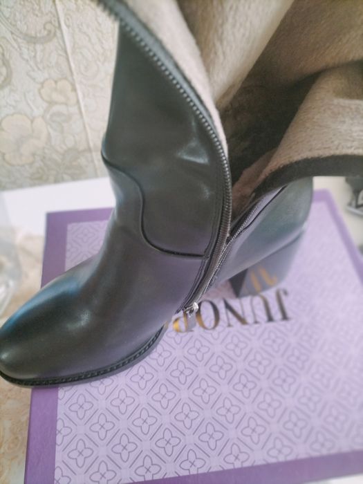 Продам женские сапоги