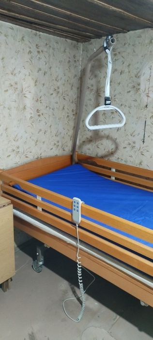 Електрическо Ортопедично легло с непромокаем дюшек и стойка с дръжка