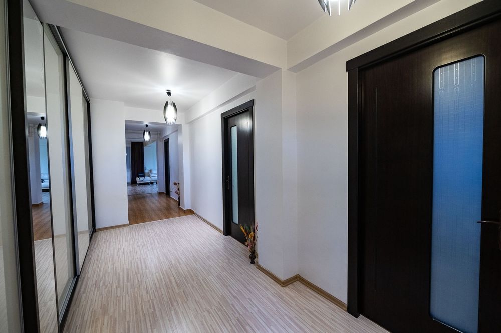 Închiriez apartament