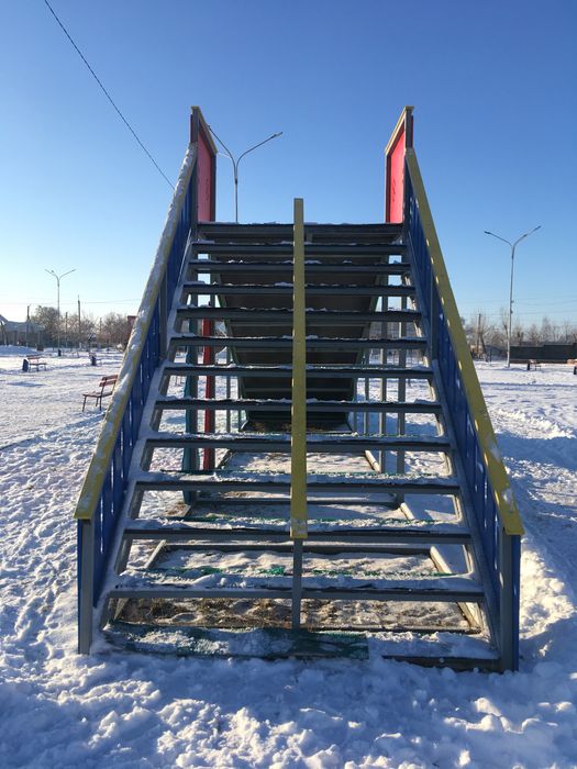 Горка новогодняя уличная