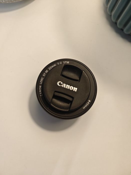 Obiectiv Canon EF-M 22mm f/2 STM putin folosit