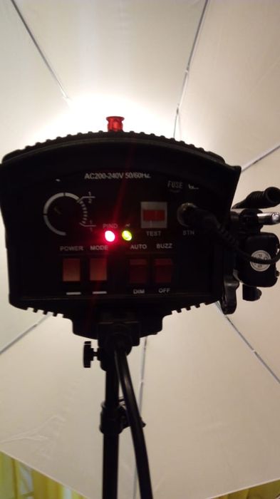 Продам студийную вспышку Godox. Софтбокс.